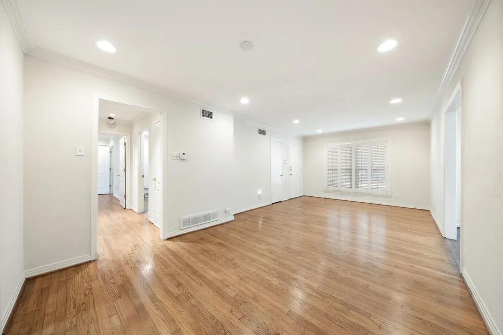 3881 Gaspar Drive Dallas, TX 75220