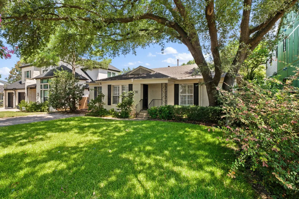 3881 Gaspar Drive Dallas, TX 75220