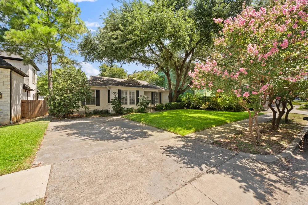3881 Gaspar Drive Dallas, TX 75220