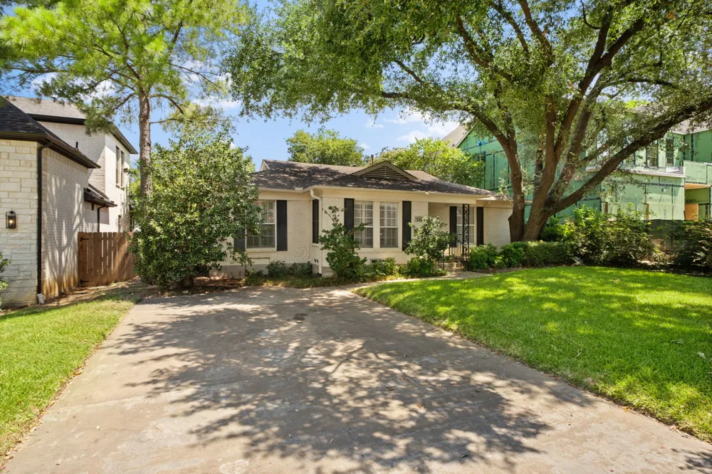 3881 Gaspar Drive Dallas, TX 75220