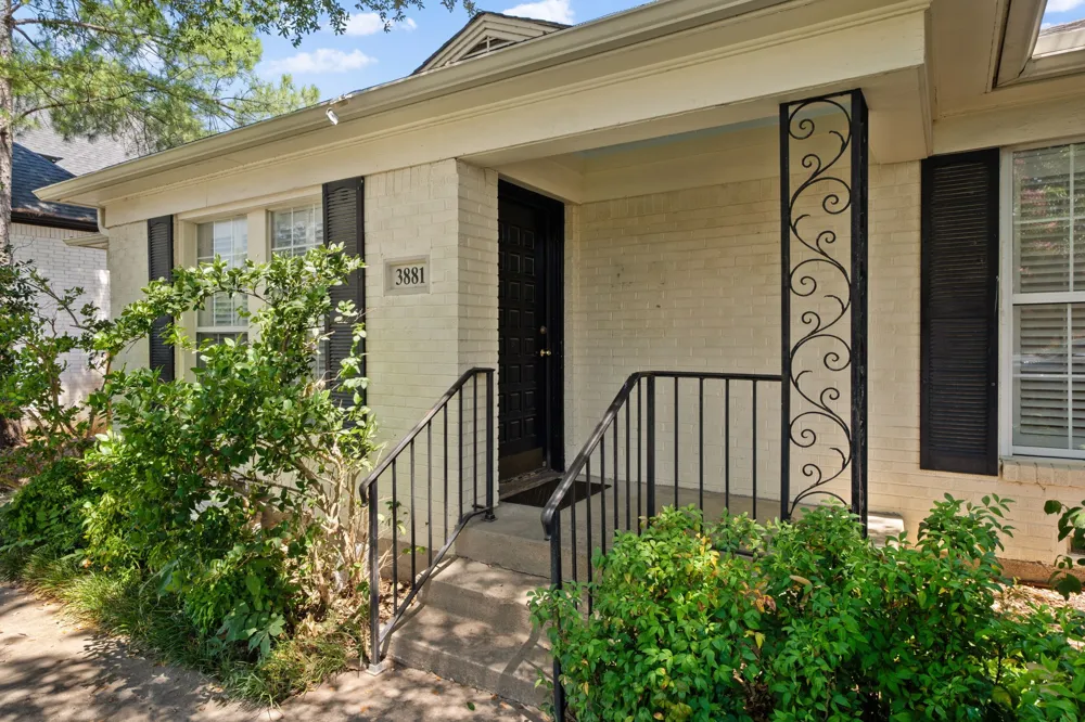 3881 Gaspar Drive Dallas, TX 75220