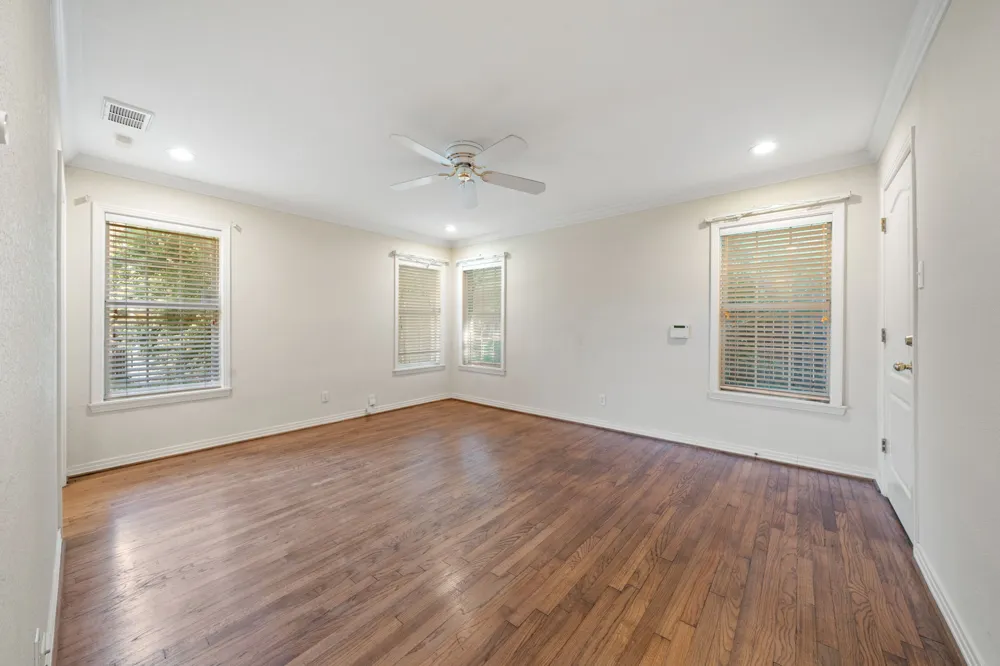 3881 Gaspar Drive Dallas, TX 75220