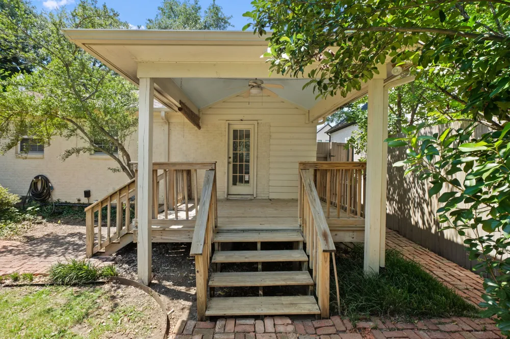 3881 Gaspar Drive Dallas, TX 75220