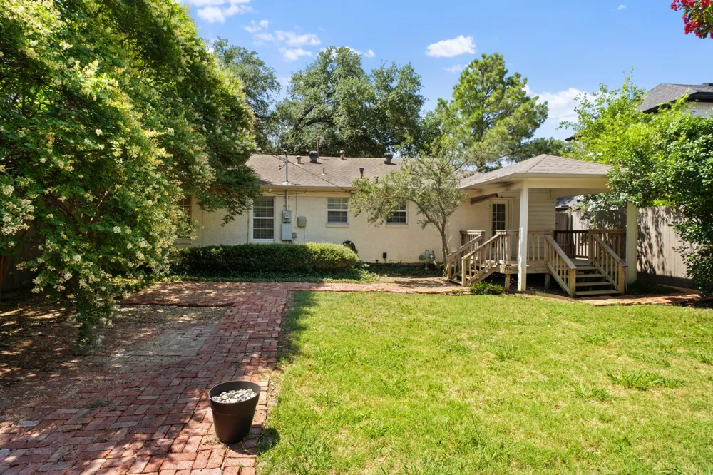 3881 Gaspar Drive Dallas, TX 75220