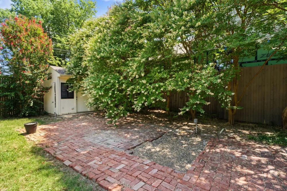 3881 Gaspar Drive Dallas, TX 75220