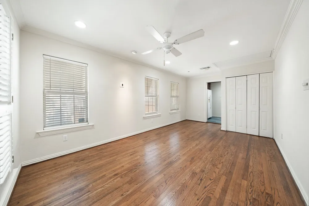 3881 Gaspar Drive Dallas, TX 75220