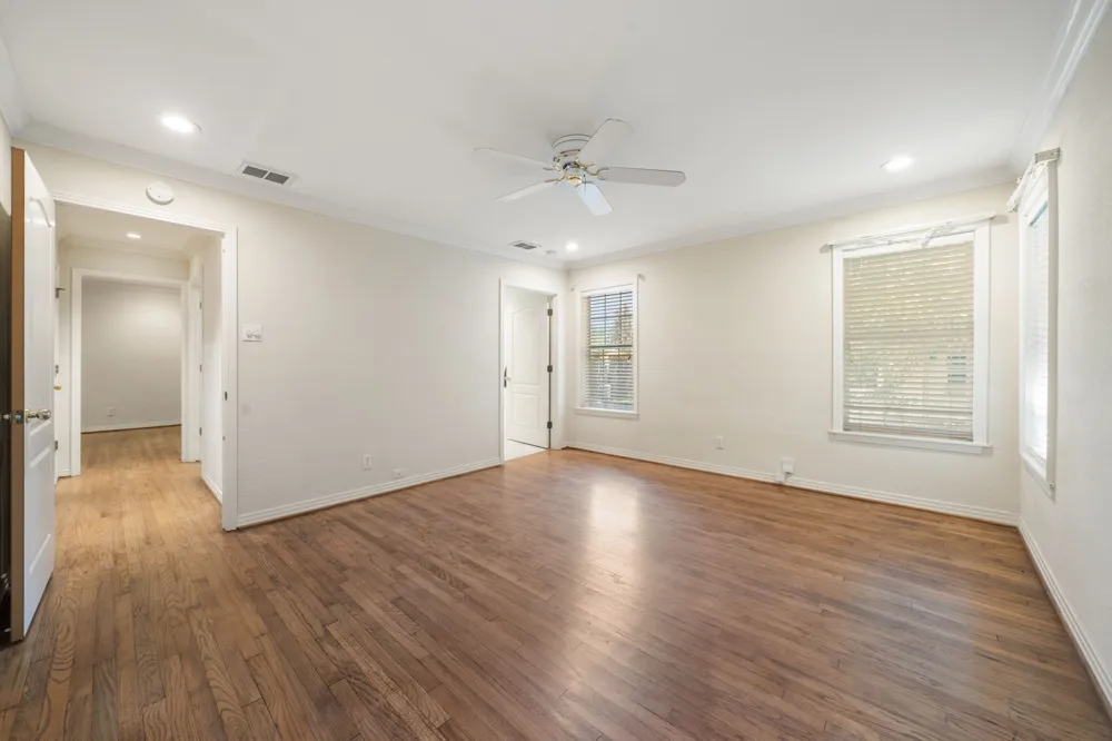 3881 Gaspar Drive Dallas, TX 75220