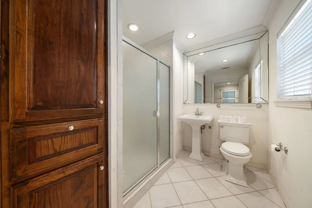 3881 Gaspar Drive Dallas, TX 75220