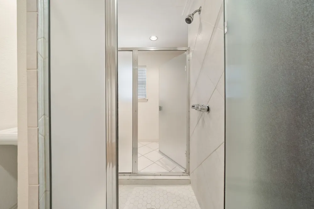 3881 Gaspar Drive Dallas, TX 75220