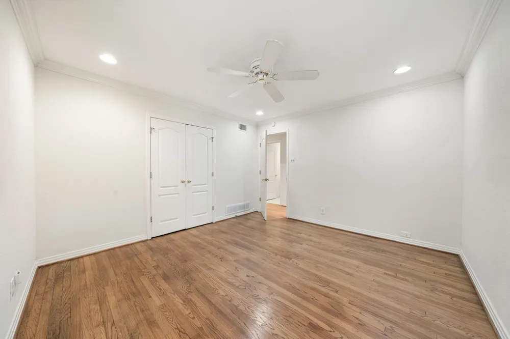 3881 Gaspar Drive Dallas, TX 75220