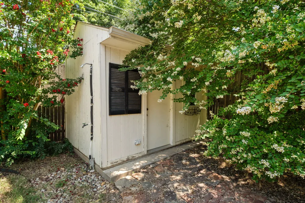 3881 Gaspar Drive Dallas, TX 75220