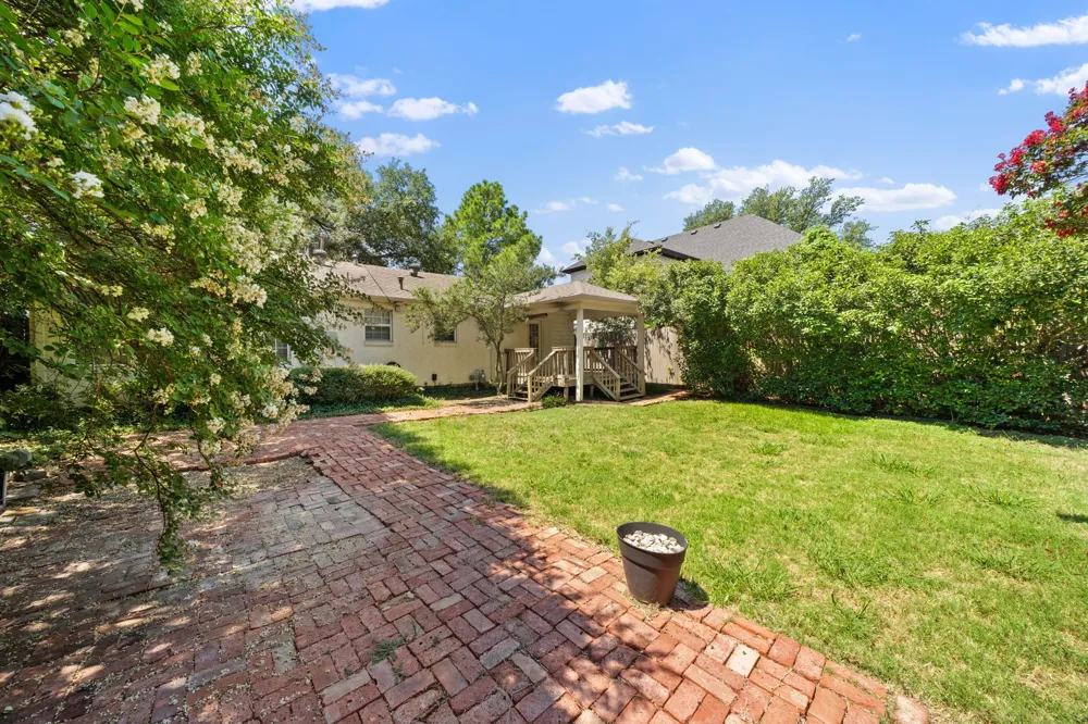 3881 Gaspar Drive Dallas, TX 75220