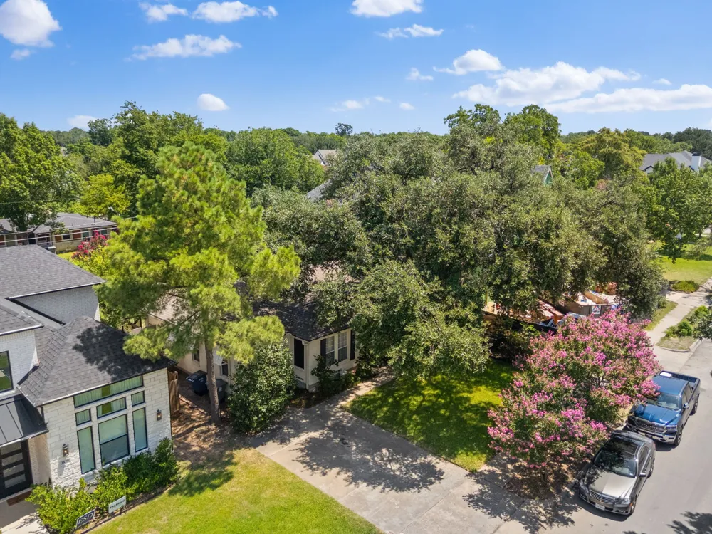 3881 Gaspar Drive Dallas, TX 75220