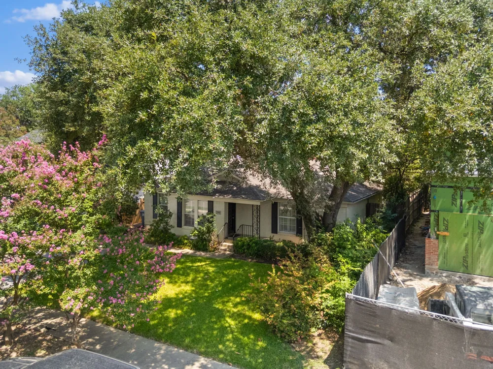 3881 Gaspar Drive Dallas, TX 75220