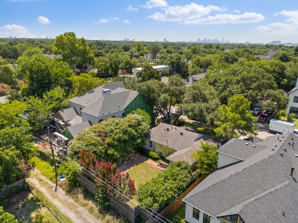3881 Gaspar Drive Dallas, TX 75220