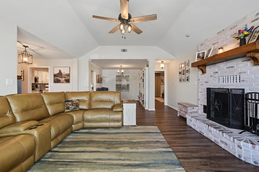 202 Daniel Court Collinsville, TX 76233