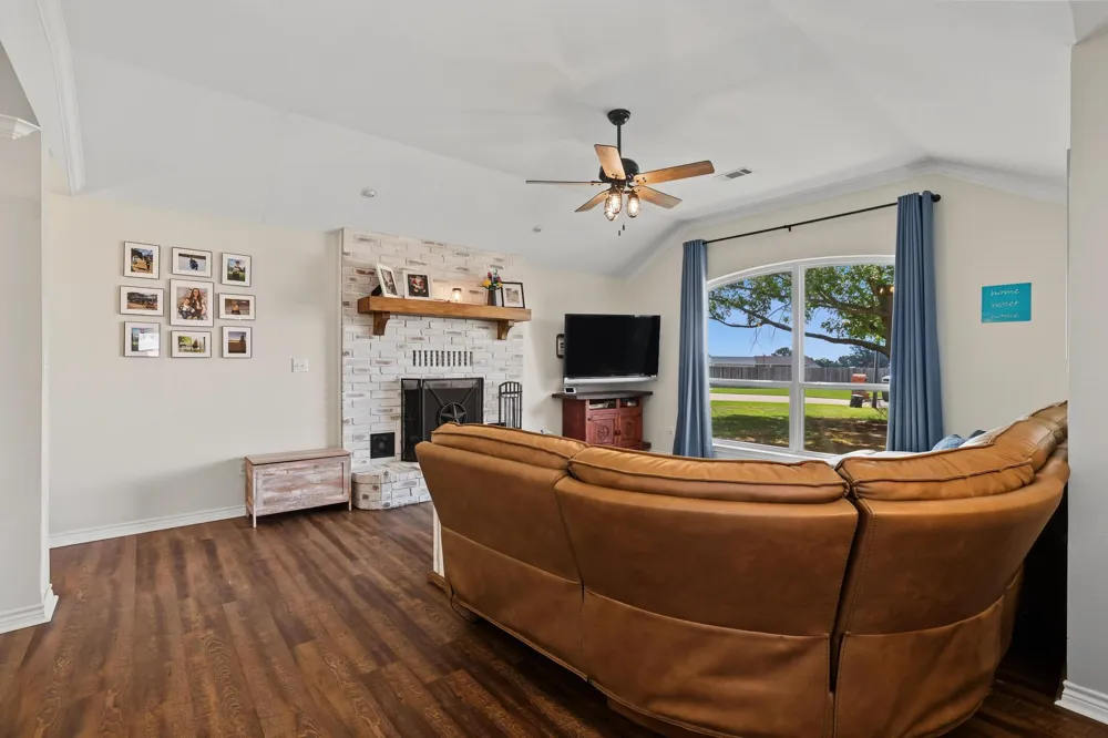 202 Daniel Court Collinsville, TX 76233