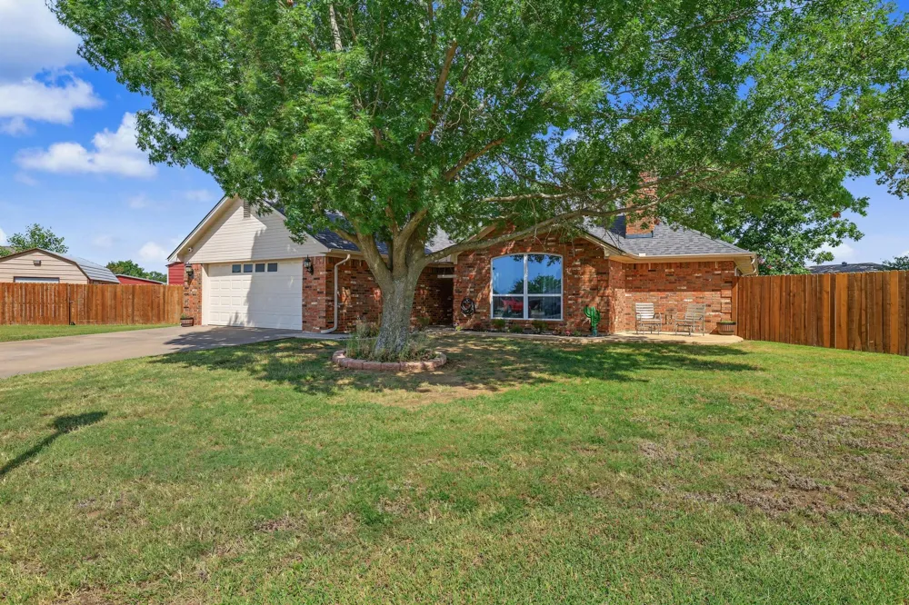 202 Daniel Court Collinsville, TX 76233