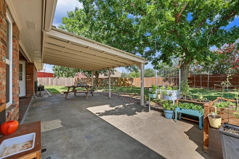 202 Daniel Court Collinsville, TX 76233