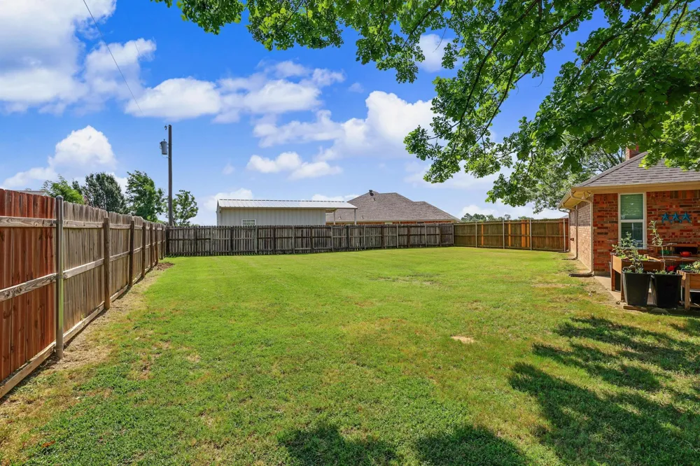 202 Daniel Court Collinsville, TX 76233