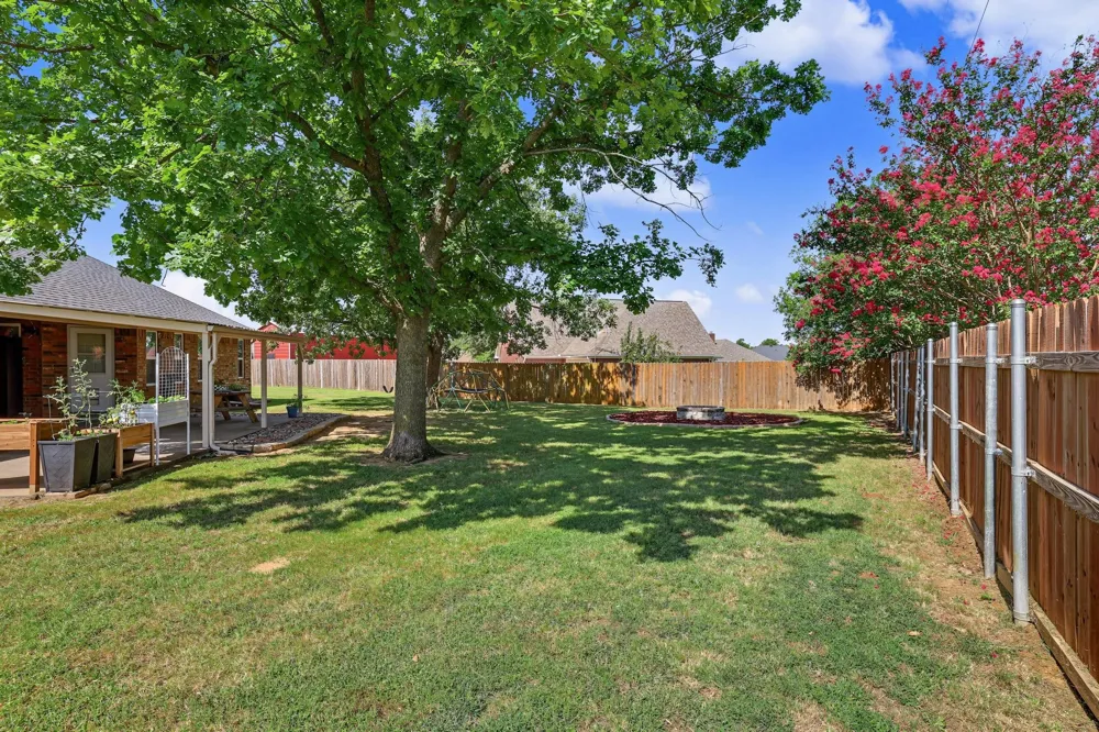 202 Daniel Court Collinsville, TX 76233
