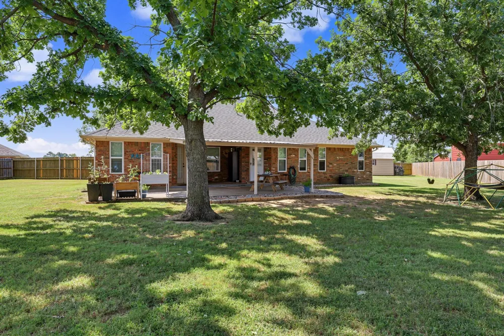202 Daniel Court Collinsville, TX 76233
