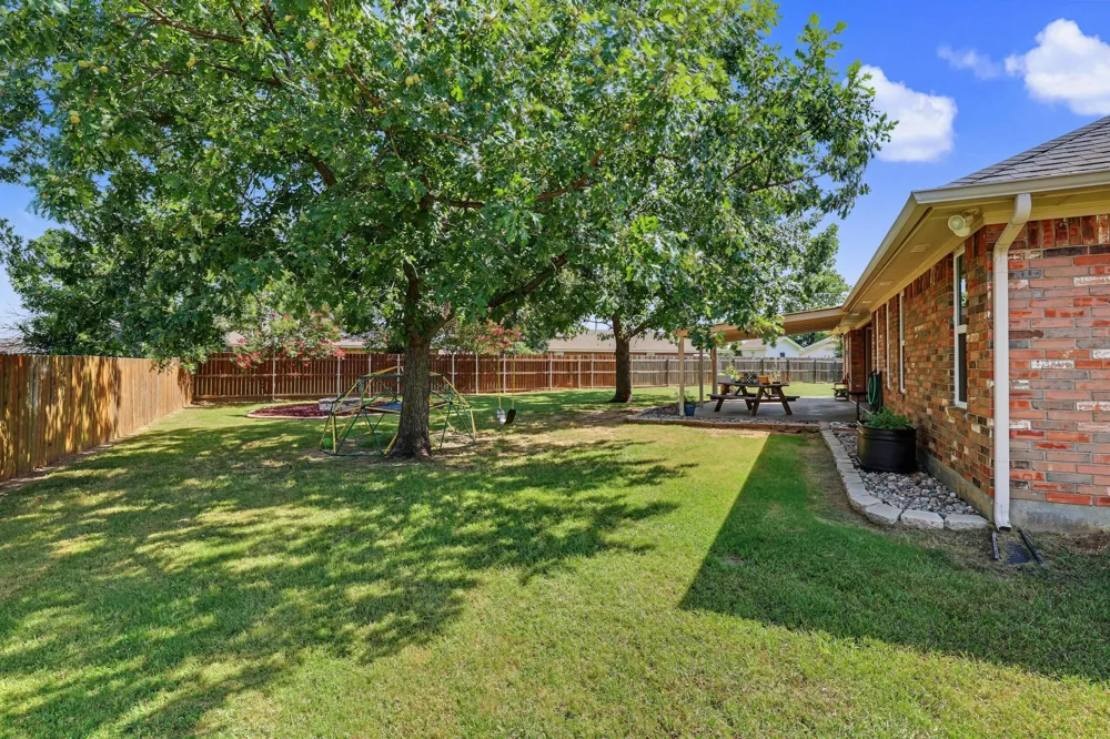 202 Daniel Court Collinsville, TX 76233