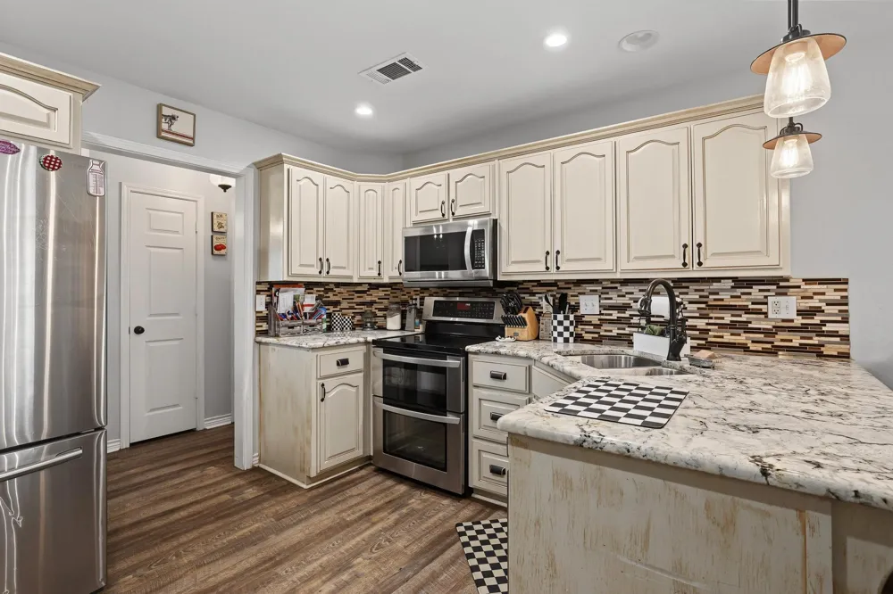 202 Daniel Court Collinsville, TX 76233