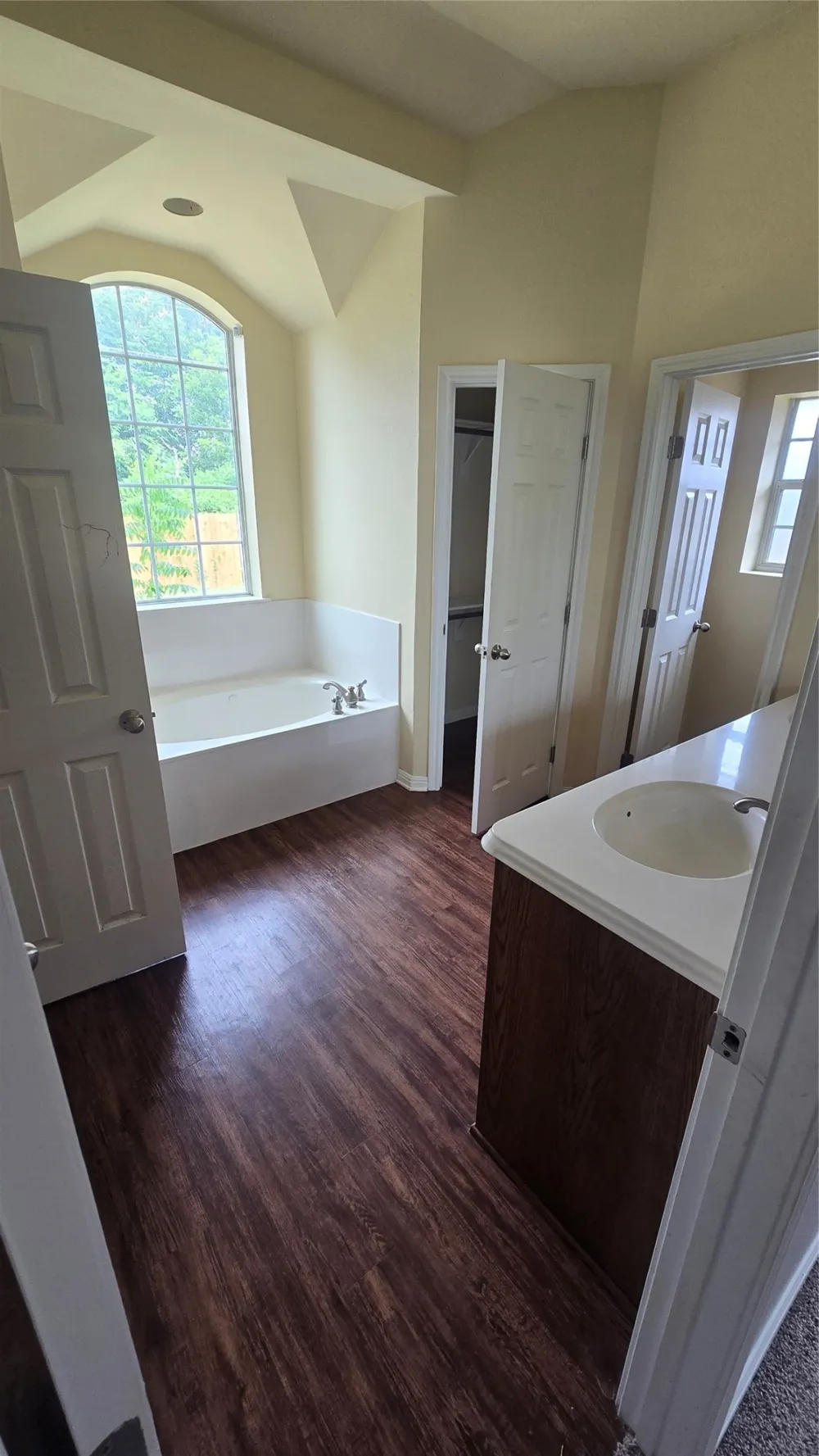 436 W Wall Street Hewitt, TX 76643