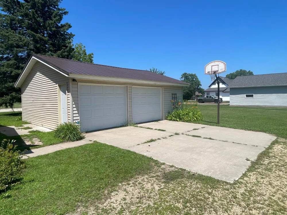 321 W Michigan Street W Lake City, MN 55041