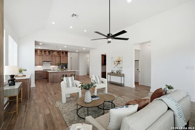 331 Mountain Oak Castroville, TX 78009