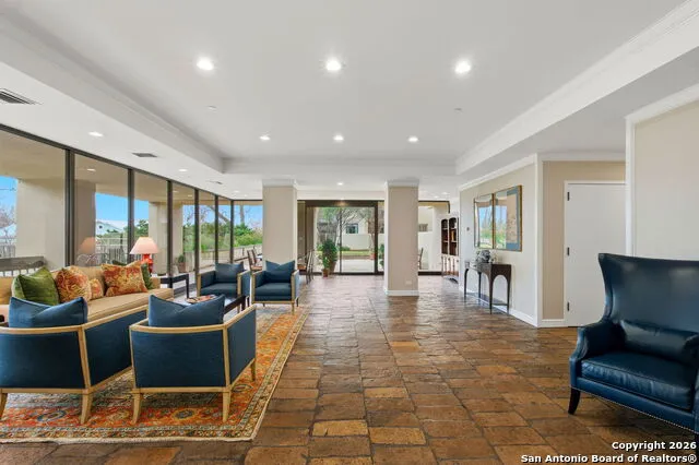 4001 New Braunfels #1206 San Antonio, TX 78209
