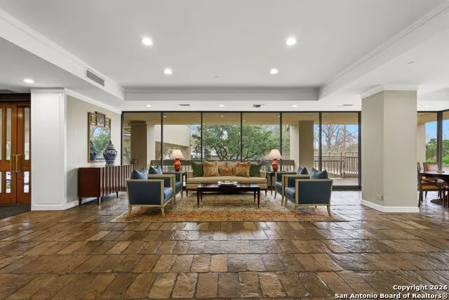 4001 New Braunfels #1206 San Antonio, TX 78209