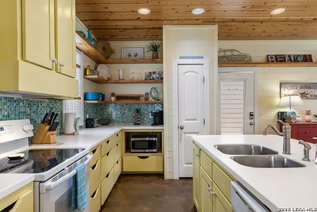 301 E Avenue C #301 Port Aransas, TX 78373