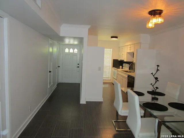 1045 Shook Ave #146 H Olmos Park, TX 78212