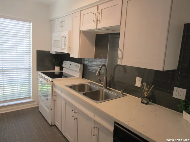 1045 Shook Ave #146 H Olmos Park, TX 78212