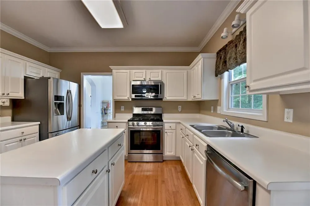 2172 Woodbriar Drive Buford, GA 30518