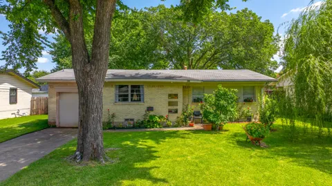 301 W Ridgewood Drive