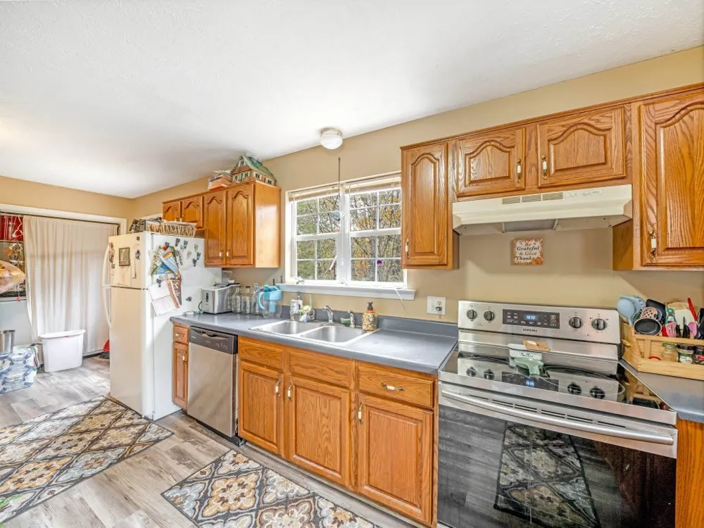 10116 Sneed Pt Lyles, TN 37098