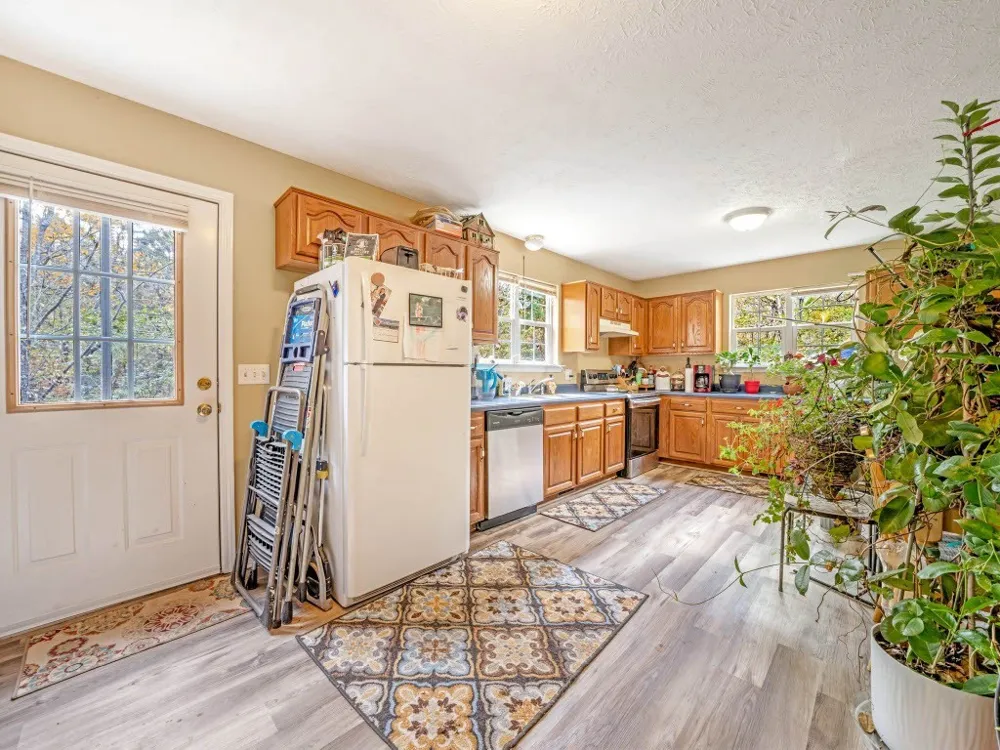 10116 Sneed Pt Lyles, TN 37098
