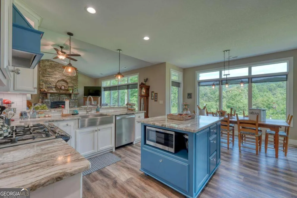 314 Winchester Cove RD Hayesville, NC 28904