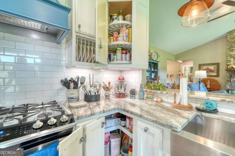 314 Winchester Cove RD Hayesville, NC 28904