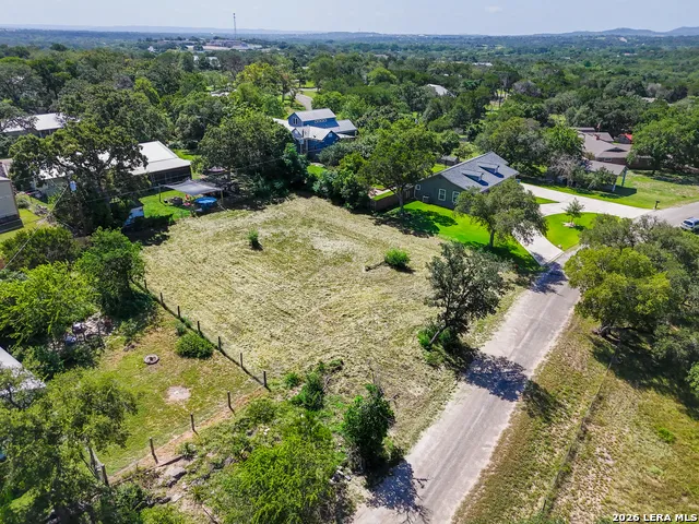 314 Cherokee Dr Bandera, TX 78003