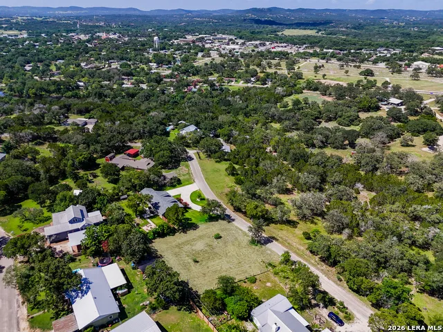 314 Cherokee Dr Bandera, TX 78003