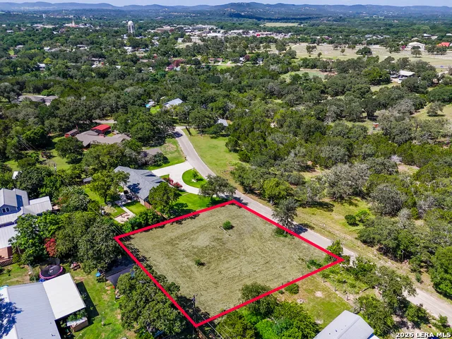 314 Cherokee Dr Bandera, TX 78003
