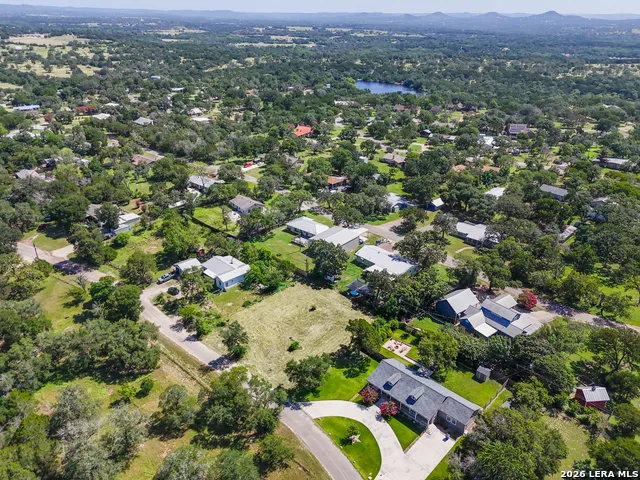 314 Cherokee Dr Bandera, TX 78003