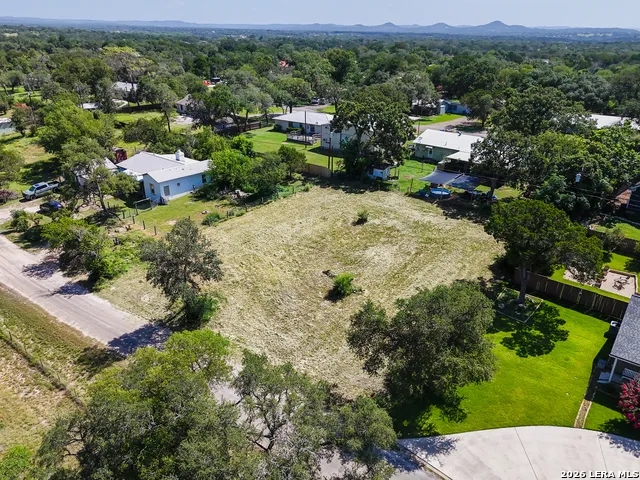 314 Cherokee Dr Bandera, TX 78003