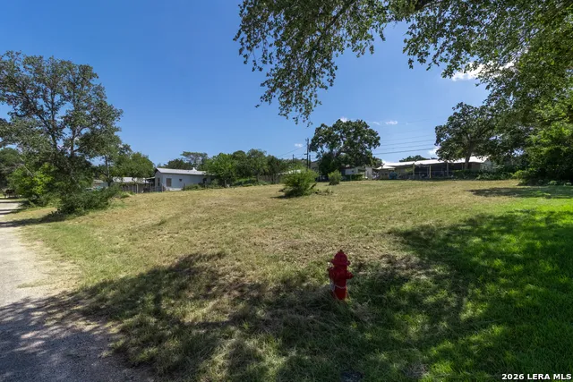 314 Cherokee Dr Bandera, TX 78003