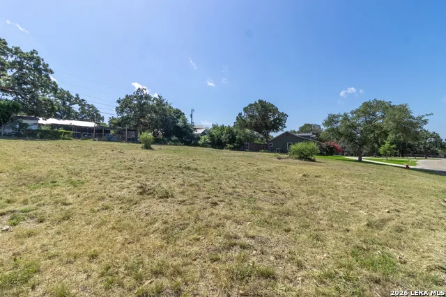 314 Cherokee Dr Bandera, TX 78003