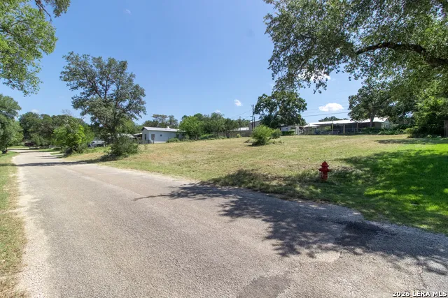 314 Cherokee Dr Bandera, TX 78003